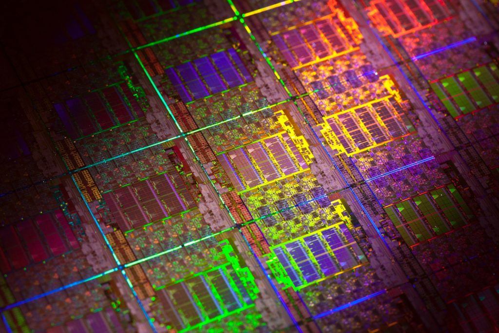 Các nhà sản xuất chip đang tìm kiếm loại vật liệu mới